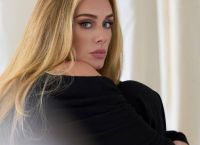 Adele: Πάσχει από ισχιαλγία και δεν μπορεί να περπατήσει στη σκηνή