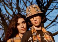 Burberry: Προσβλητικά σχόλια για την καμπάνια με μοντέλο που έχει αφαιρέσει το στήθος του Burberry: Προσβλητικά σχόλια για την καμπάνια με μοντέλο που έχει αφαιρέσει το στήθος του