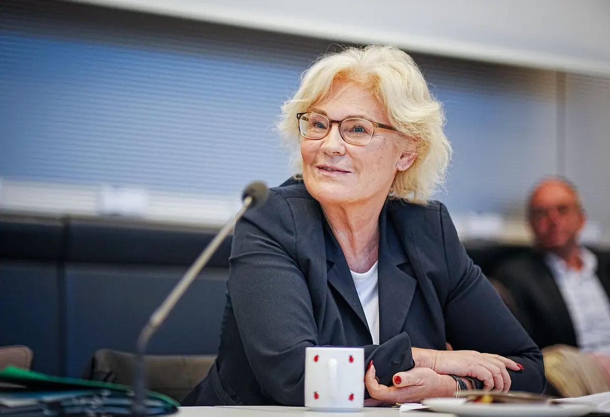 DW: Παραίτηση Λάμπρεχτ σε μια κρίσιμη εβδομάδα