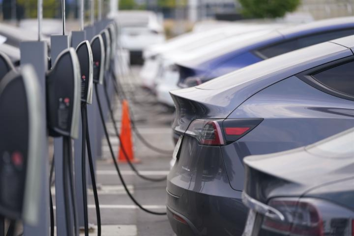 Παγκόσμιο ρεκόρ για τους Νορβηγούς – Το 80% των νέων αυτοκινήτων το 2022 ήταν ηλεκτρικά