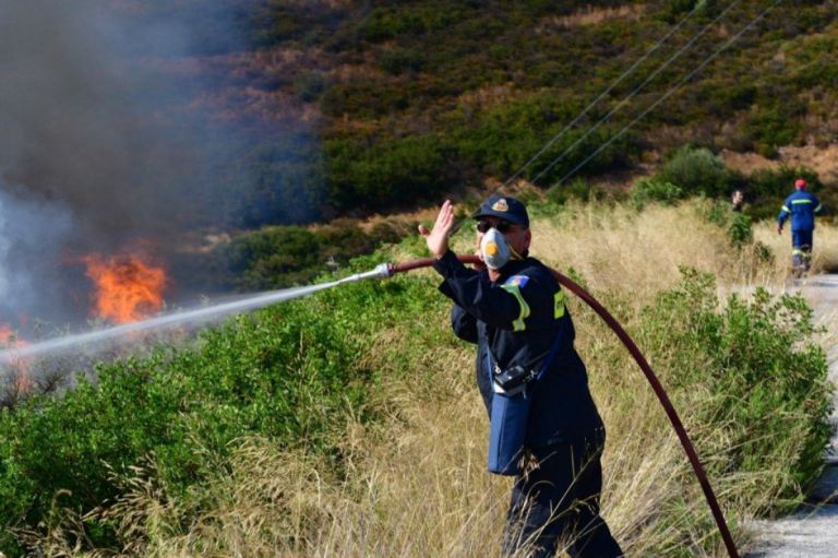 Πυρκαγιά σε εργοστασιακούς χώρους στον Ασπρόπυργο – Μεγάλη κινητοποίηση της Πυροσβεστικής [vid]