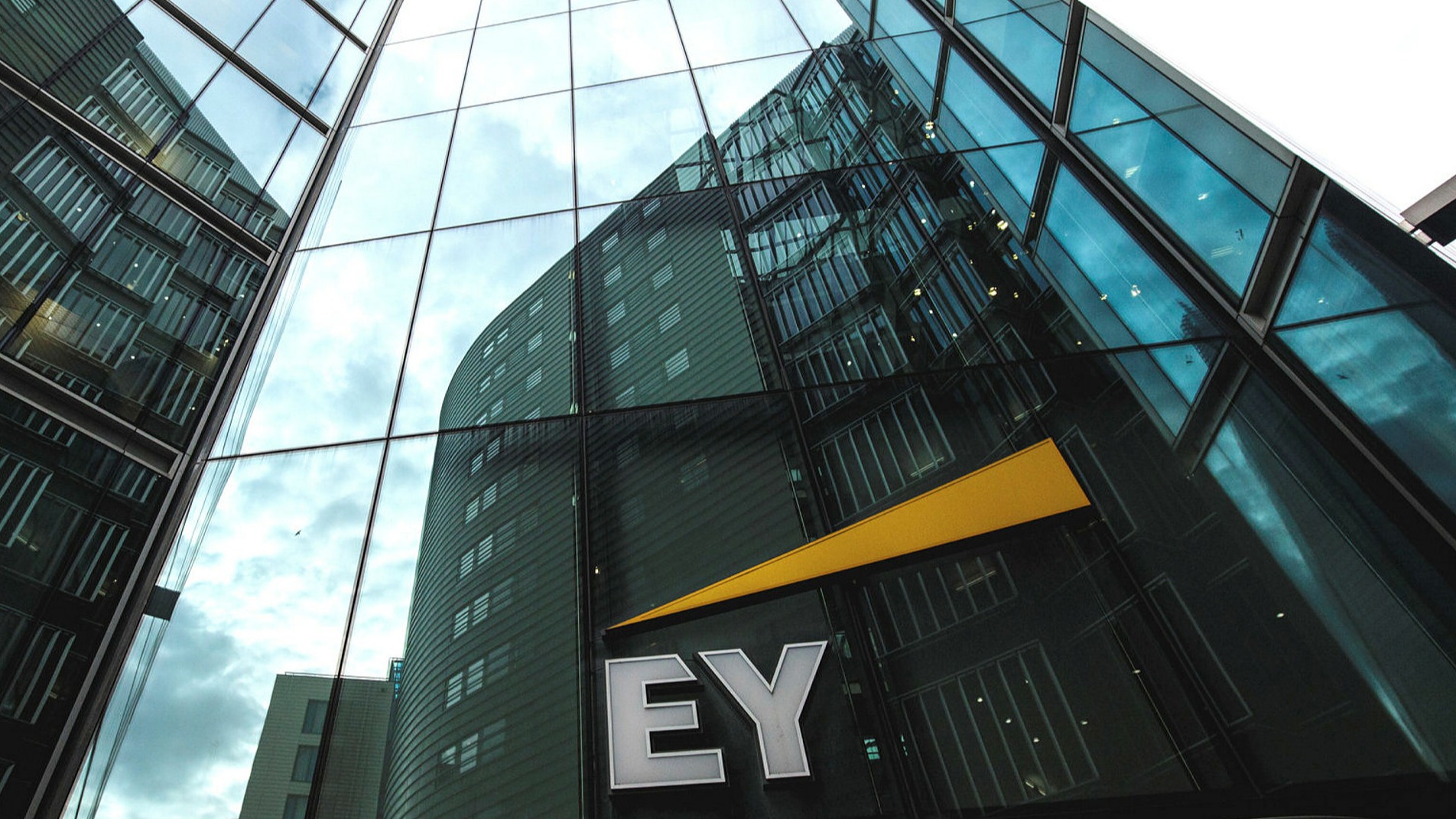EY: Σχεδιάζει να απολύσει 380 εργαζομένους ς στον απόηχο του σκανδάλου Wirecard