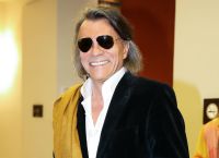 Ηλίας Ψινάκης: Γυμνός στο instagram σαν άγγελος μας θερμοπαρακαλά να μην τον δούμε…
