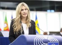 Εύα Καϊλή: Έχω δει μόνο δύο φορές το παιδί μου [vid]