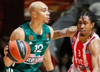 Κοντά στη πόρτα της εξόδου ο Άντριους