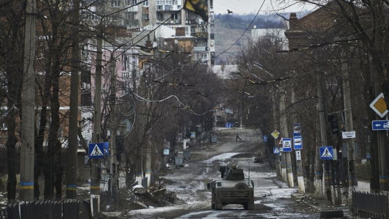 Ρώσοι μισθοφόροι του Prigozhin ισχυρίζονται ότι πως κατέλαβαν χωριό βόρεια της Μπαχμούτ [vid]