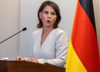 Μπέρμποκ: Ιδρύει θέση πρεσβευτή φεμινιστικής εξωτερικής πολιτικής Μπέρμποκ: Ιδρύει θέση πρεσβευτή φεμινιστικής εξωτερικής πολιτικής