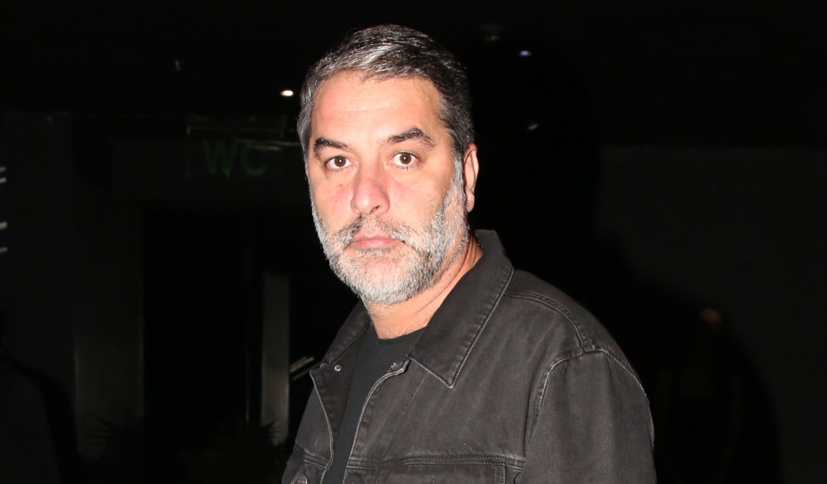 Βασίλης Μπισμπίκης: Διέρρευσε φωτογραφία του από τον στρατό πριν από 25 χρόνια – Αγνώριστος και χωρίς μαλλί