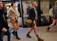 No Trousers Tube Right: Σύγχρονες παραστάσεις του σώματος