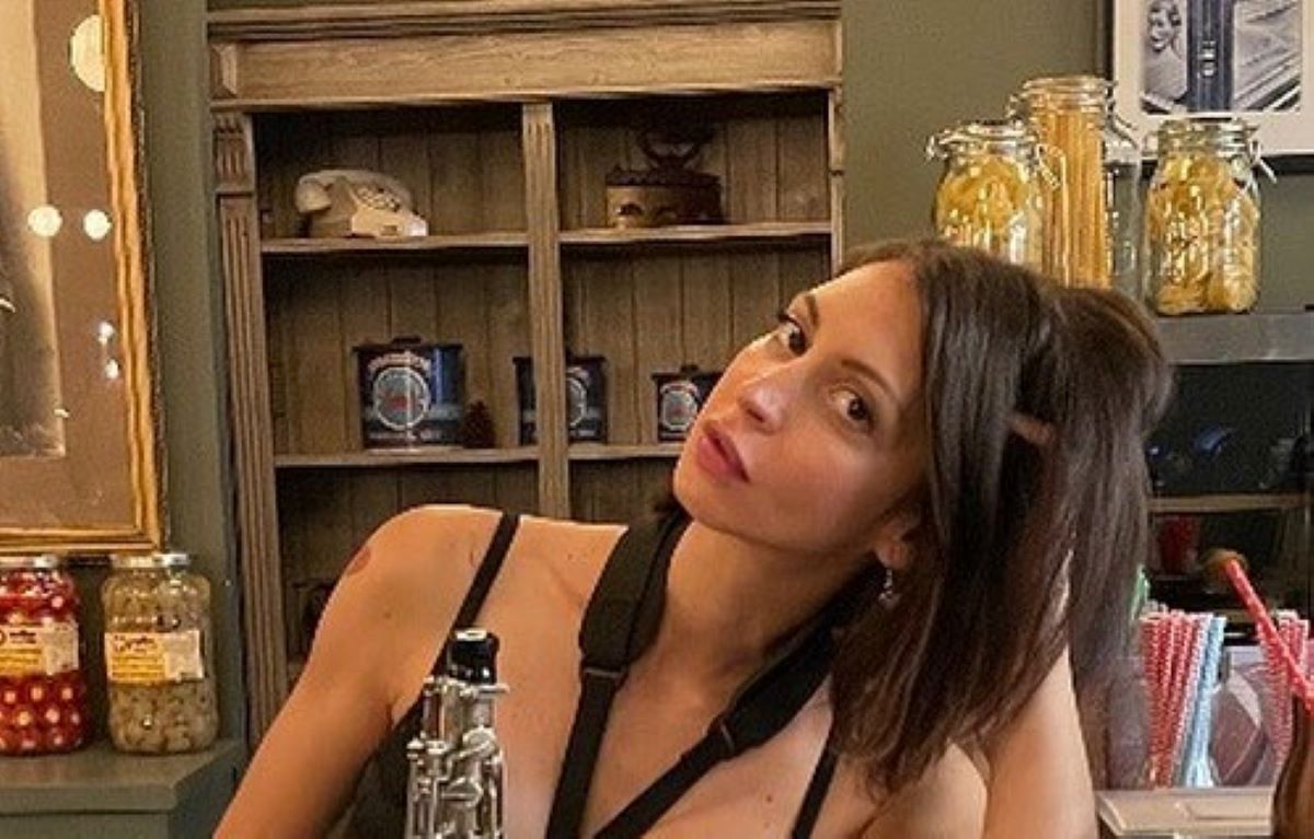 Διονυσία Γεωργιάδου: «Έχω φέρει κουβά με τα ποτά στο κεφάλι ενός πελάτη, για σχόλια για το σώμα μου» [vid]
