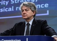 «Αντίδραση» της ΕΕ απέναντι σε μονομερή αντιπληθωριστικά μέτρα ζητά ο Επίτροπος Μπρετόν