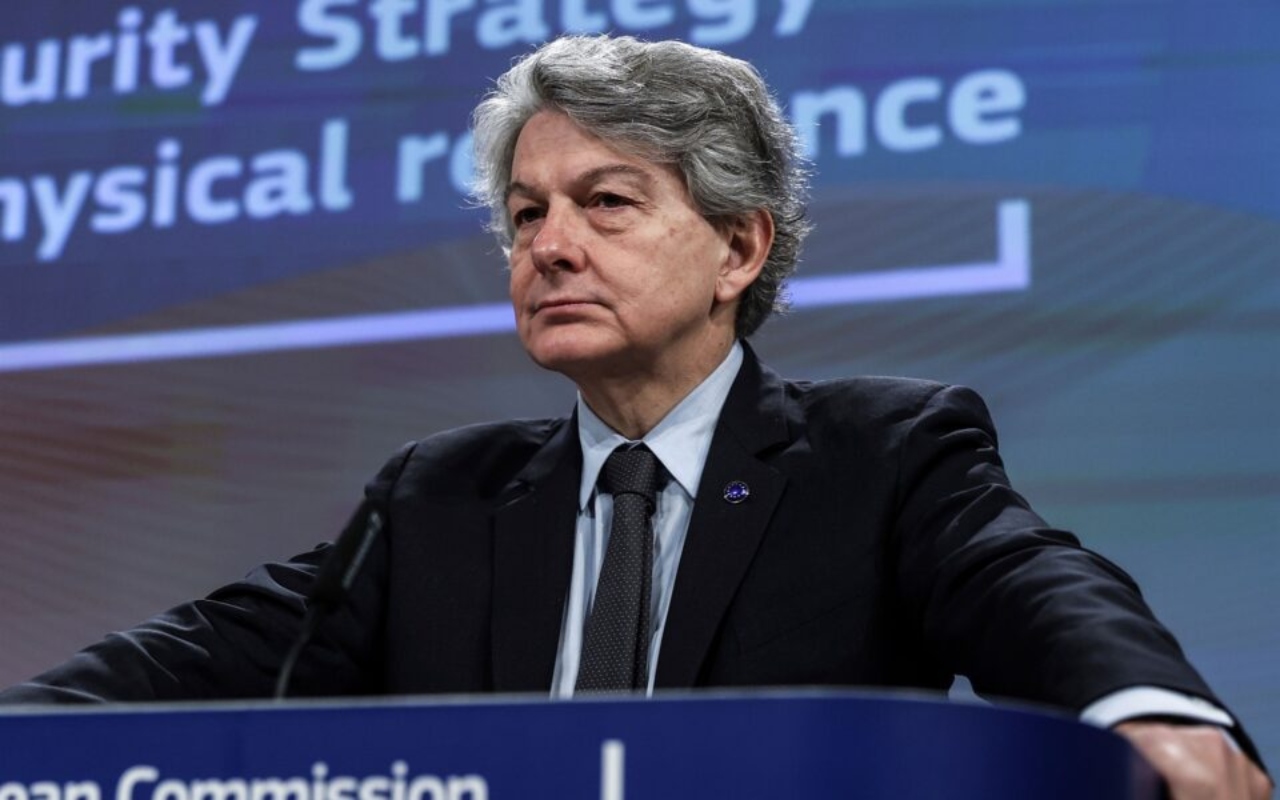 «Αντίδραση» της ΕΕ απέναντι σε μονομερή αντιπληθωριστικά μέτρα ζητά ο Επίτροπος Μπρετόν