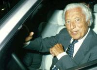 Giovanni Agnelli: Μία έμφυτη κομψότητα και μια γνήσια ανησυχία για προσωπική αυθεντικότητα Giovanni Agnelli: Μία έμφυτη κομψότητα και μια γνήσια ανησυχία για προσωπική αυθεντικότητα