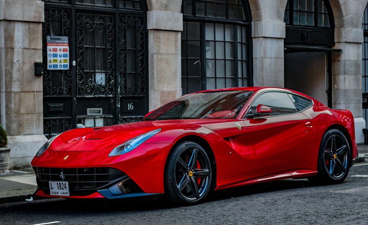 Η Ferrari θέλει να βάλει ψεύτικο θόρυβο κινητήρα στα ηλεκτρικά αυτοκίνητά της
