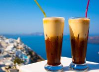 Freddo espresso: Ο καφές που πίνουν όλοι αξίας 3 δισ. – Πώς έβγαλε από τον χάρτη τον φραπέ