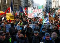 500.000 Παριζιάνοι διαδήλωσαν για τις συντάξεις τους 500.000 Παριζιάνοι διαδήλωσαν για τις συντάξεις τους
