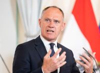 Κάρνερ: Απαίτησε περισσότερη υποστήριξη για το μεταναστευτικό