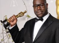 Steve McQueen: Χωρίς τον Ομπάμα δεν θα είχε γίνει η ταινία «12 Years a Slave» – Κέρδισε Όσκαρ το 2013 Steve McQueen: Χωρίς τον Ομπάμα δεν θα είχε γίνει η ταινία «12 Years a Slave» – Κέρδισε Όσκαρ το 2013