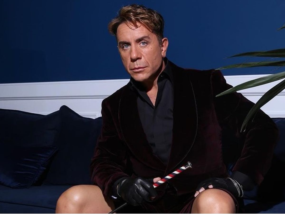 Ο Γιώργος Μαζωνάκης ποζάρει σαν κουνελάκι playboy – Θα πάθετε πλάκα [pic]