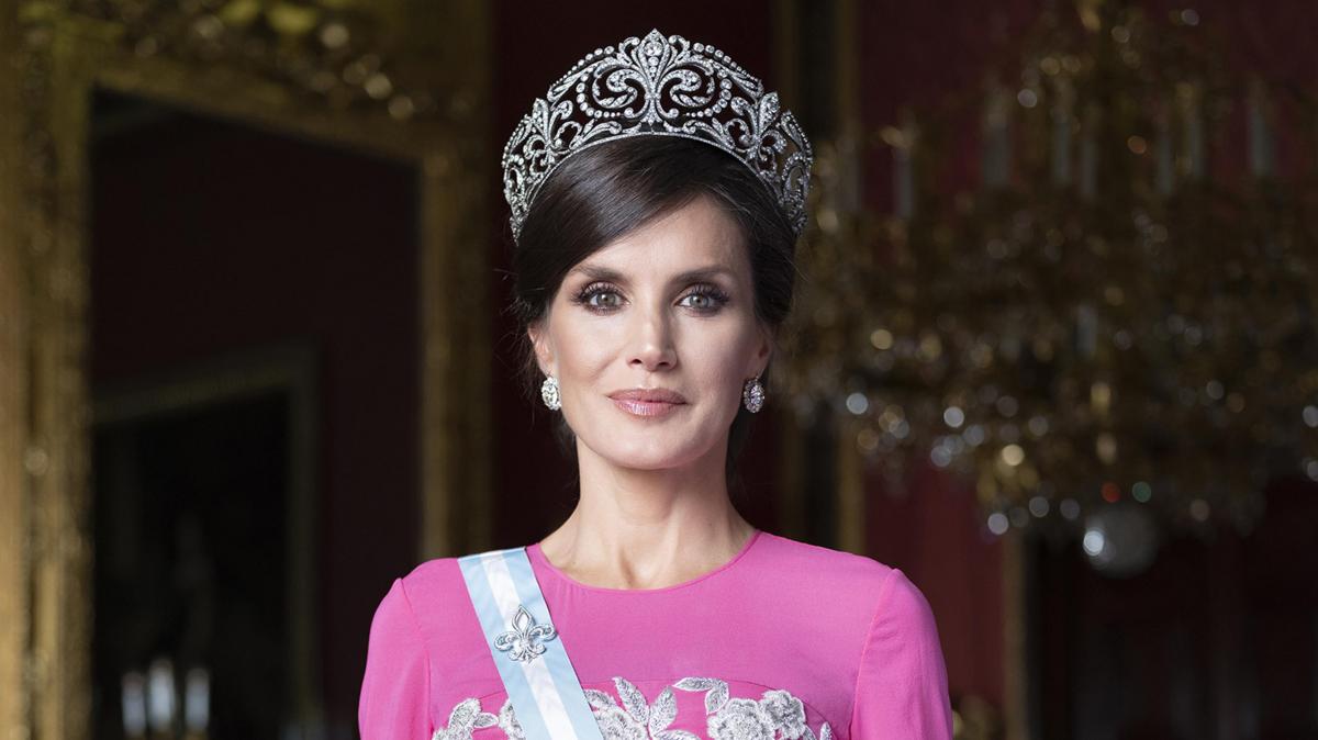Βασίλισσα Letizia στην Αθήνα: Η πιο εντυπωσιακή με φυσικό μακιγιάζ τράβηξε όλα τα βλέμματα πάνω της