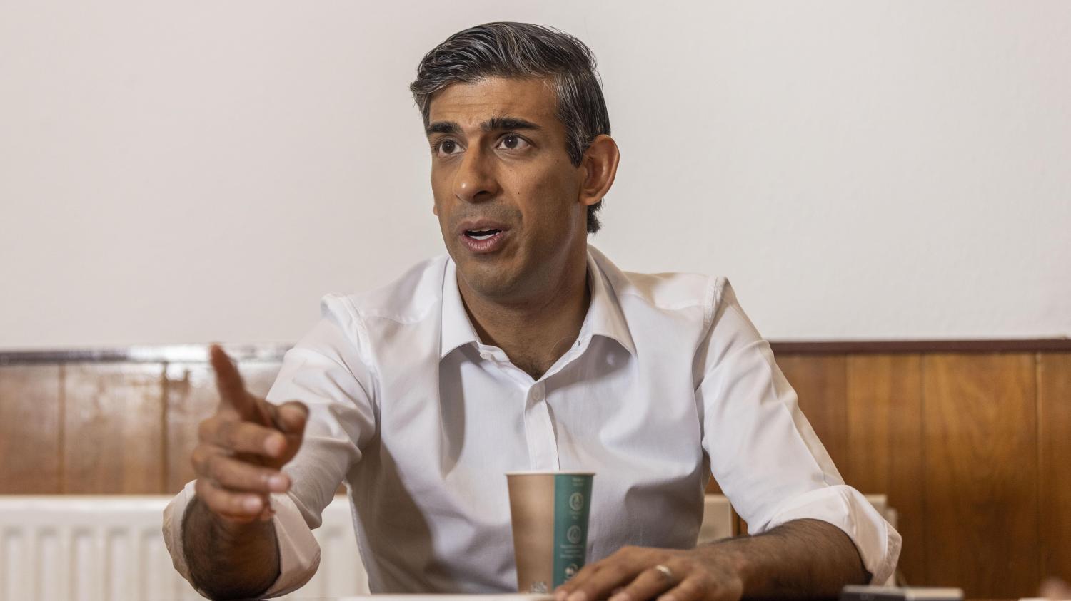 Reuters: Φυλλορροεί η κυβέρνηση της Βρετανίας