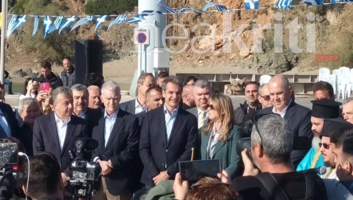 Θεοφάνεια: Έφθασε ο πρωθυπουργός στην ακριτική Γαύδο για τον αγιασμό των υδάτων
