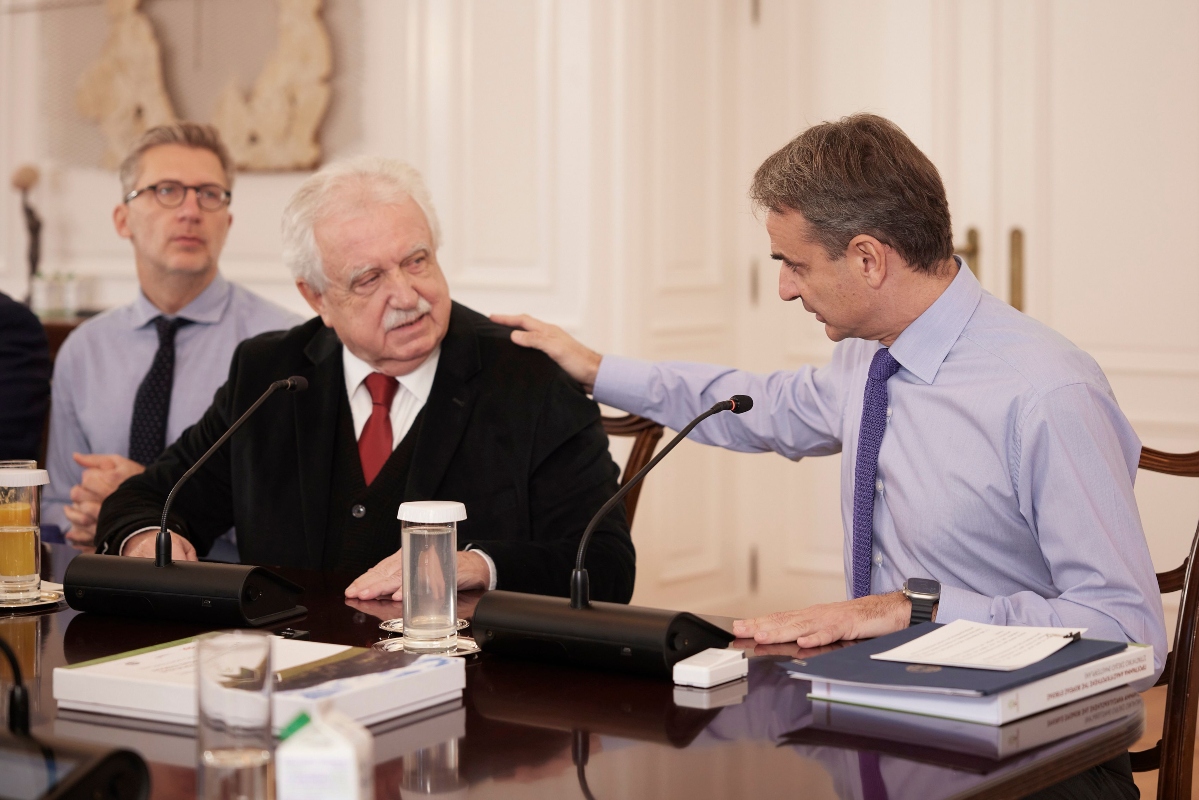 Παραδόθηκε στον Μητσοτάκη η επίσημη μελέτη για την ανασυγκρότηση της Βόρειας Εύβοιας