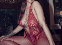 Ποια πασίγνωστη τραγουδίστρια πήγε σε sex shop και ξόδεψε 1.000 ευρώ; Ποια πασίγνωστη τραγουδίστρια πήγε σε sex shop και ξόδεψε 1.000 ευρώ;