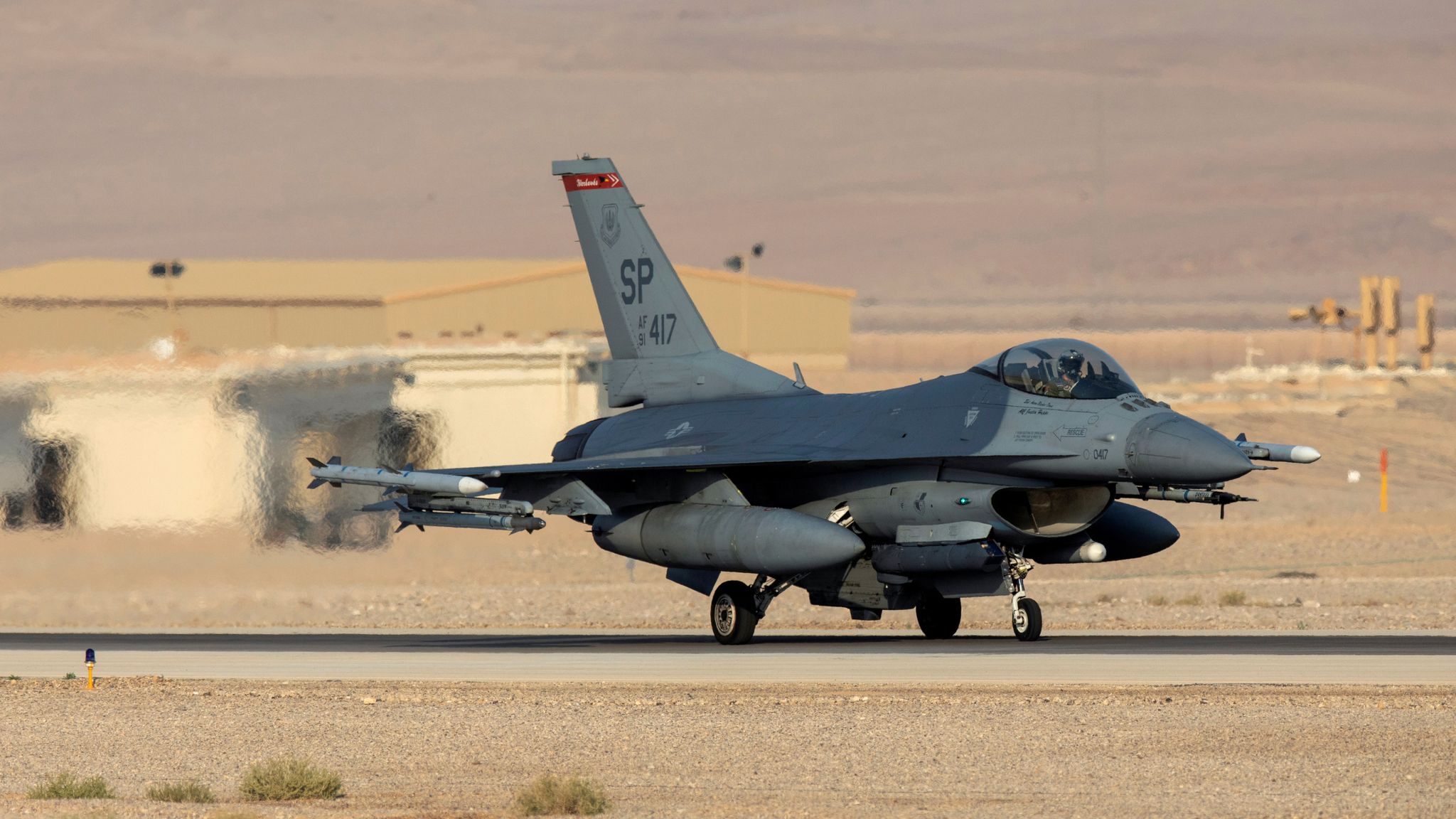 «Όχι» Μπάιντεν σε αποστολή μαχητικών F-16 στο Κίεβο –  «Παράθυρο» από Γαλλία και Πολωνία