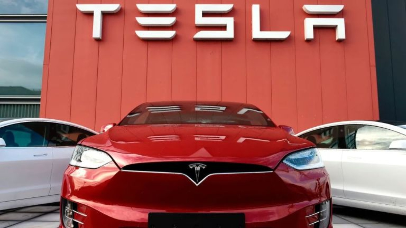 Bloomberg: Tesla έναντι BYD – Στρατηγικές