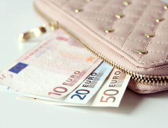 Επίδομα εργασίας ΔΥΠΑ: Ποιοι παίρνουν το μπόνους 300 ευρώ