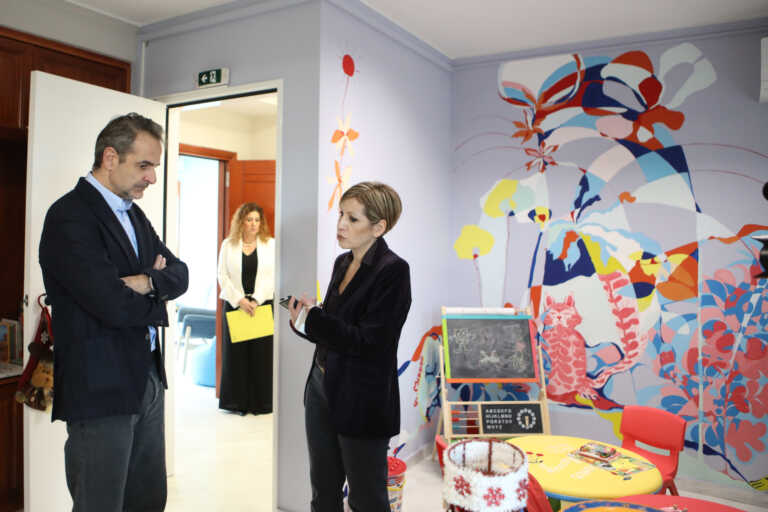 Mitsotakis visits “Home of the Child” facility for victims of crime
