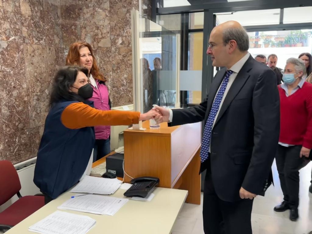 ΕΦΚΑ: Σε λειτουργία ο θεσμός των υπαλλήλων ροής και υποδοχής