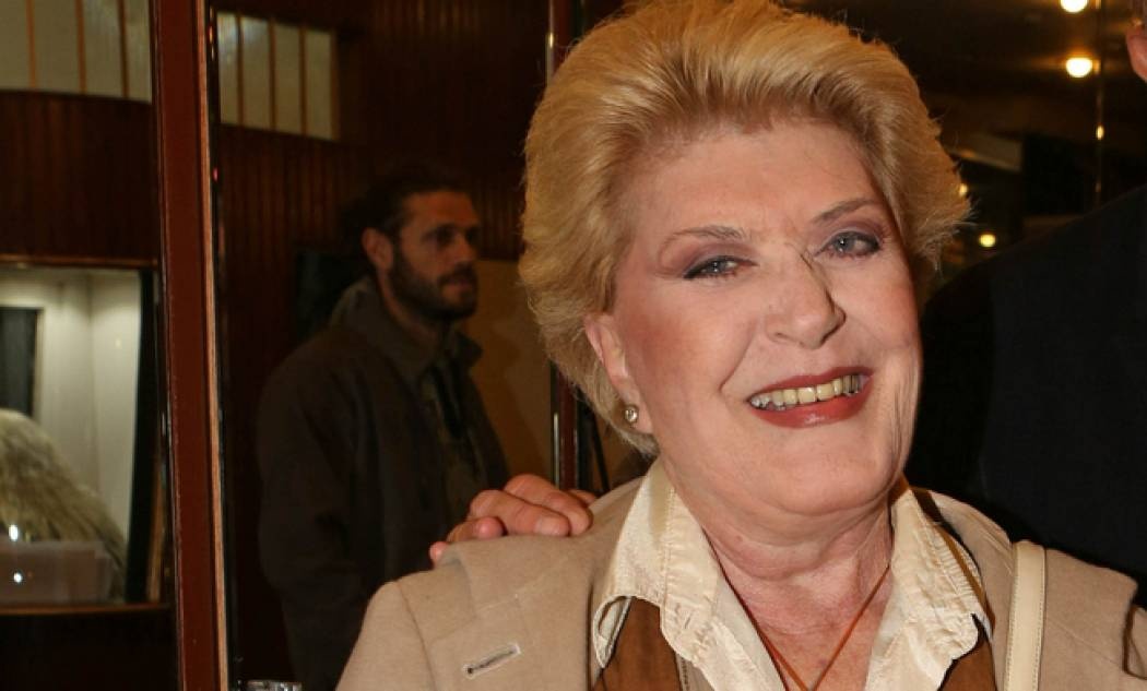 Βάσια Τριφύλλη: «Φυσικά και θέλω να παίξω με τον Πέτρο στο θέατρο, τον λάτρευα» [vid]