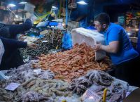 Καθαρά Δευτέρα: Ανοιχτή η Βαρβάκειος και η Αγορά του Καταναλωτή στου Ρέντη