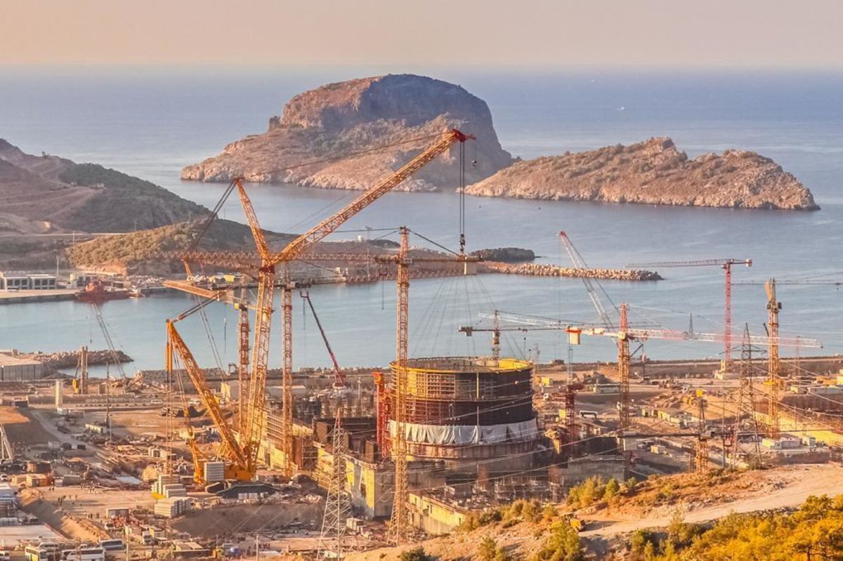 Ακουγιού: Παγκόσμια ανησυχία καθώς απέχει ελάχιστα μίλια μακριά από το επίκεντρο του σεισμού στην Τουρκία