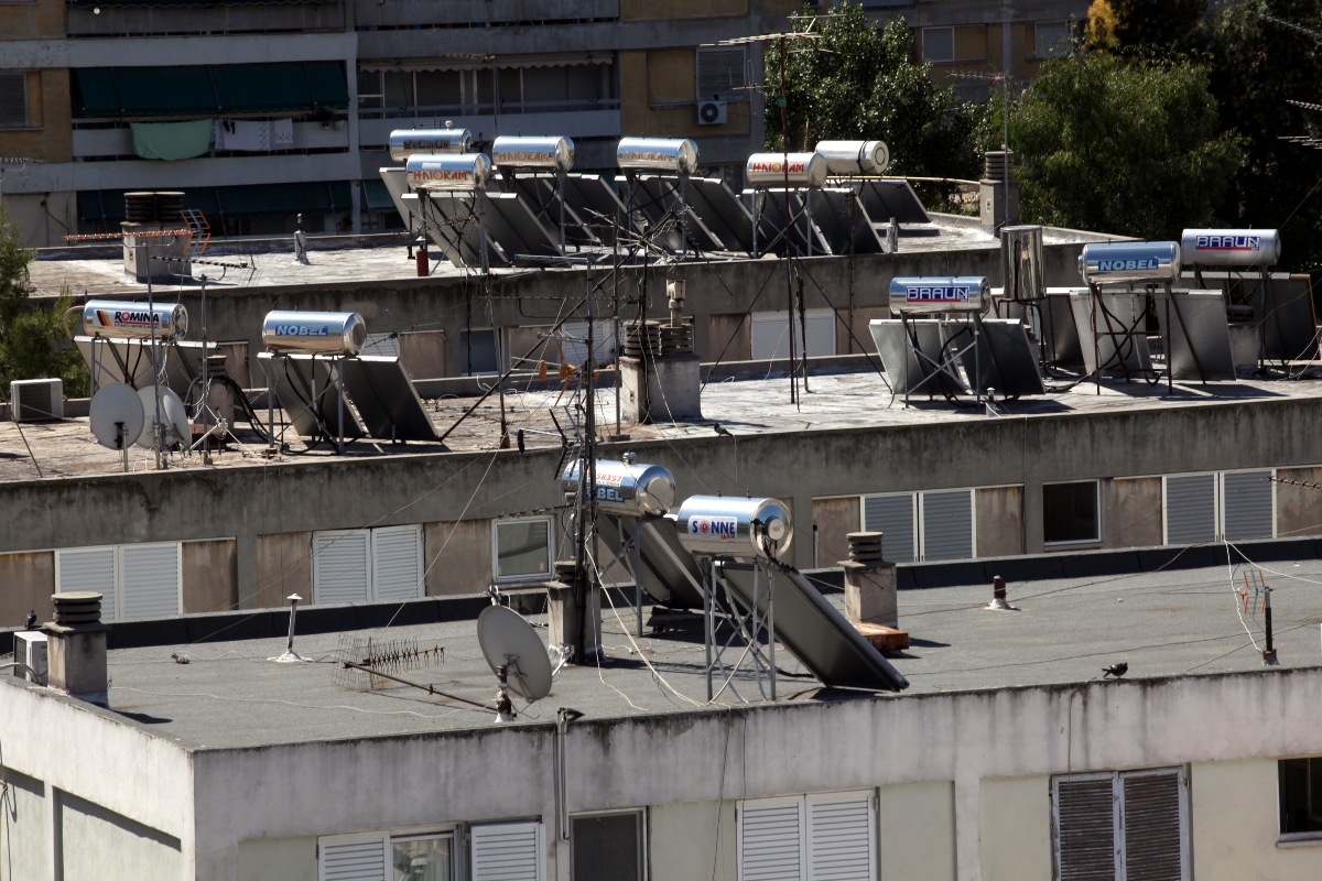 Ηλιακοί θερμοσίφωνες και φωτοβολταϊκά: Τον Μάρτιο ξεκινούν τα προγράμματα αντικατάστασης