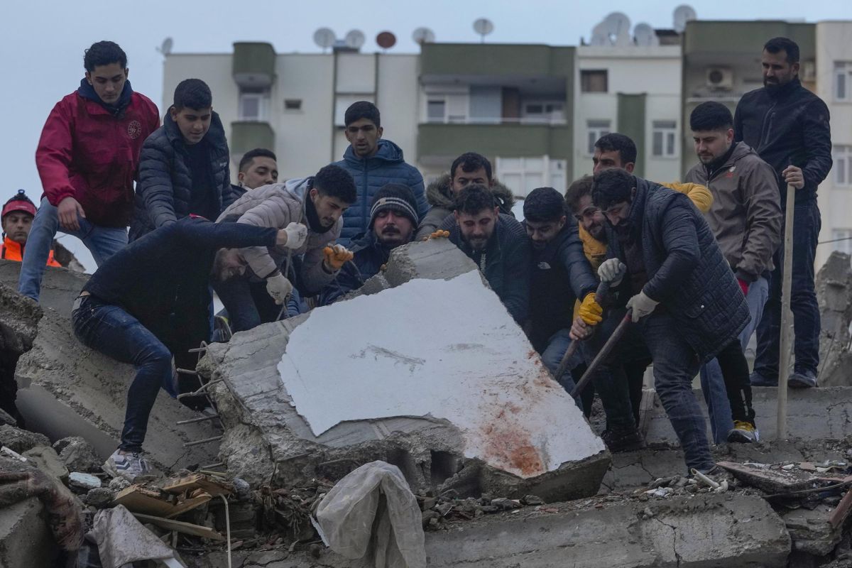Τουρκία: Συγκλονίζει η 17χρονη που βρέθηκε ζωντανή μετά από 228 ώρες από τον τρομακτικό σεισμό