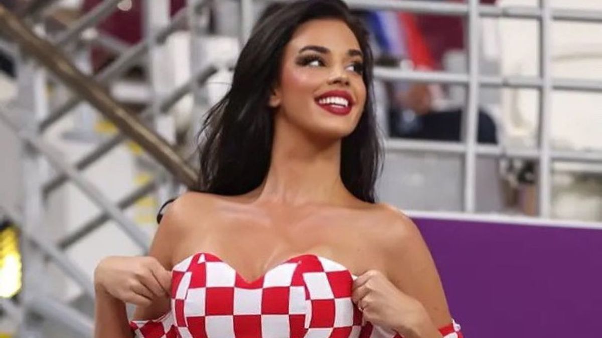 Ivana Knoll: Η «πιο καυτή οπαδός του Μουντιάλ» βγήκε στο δρόμο με κορμάκι και γόβες [pic]