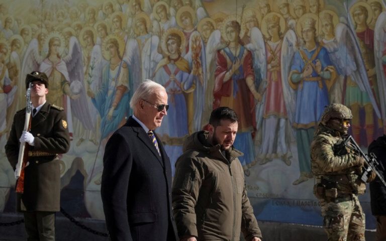 Ουκρανία: Αιφνιδιαστικά στο Κίεβο ο Μπάιντεν