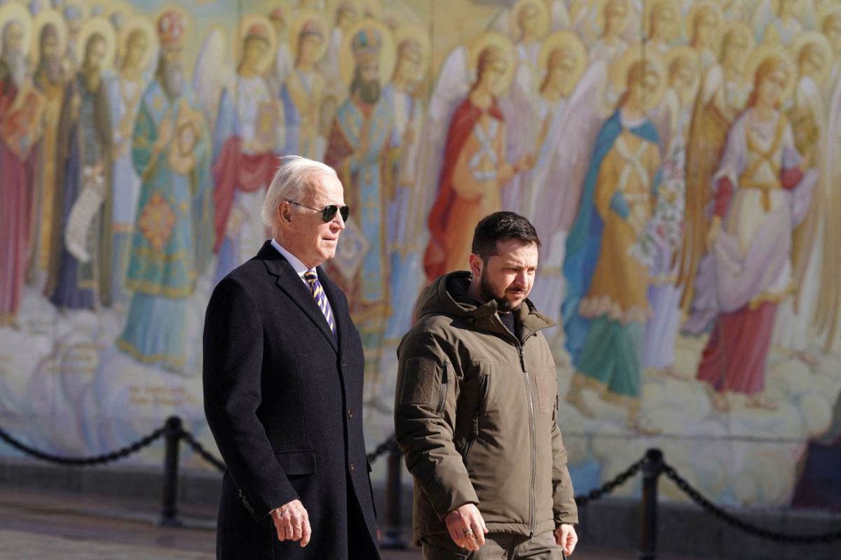 Το παρασκήνιο του ταξιδιού του Μπάιντεν στην Ουκρανία – Ο κορυφαίος διπλωμάτης της Κίνας στη Μόσχα