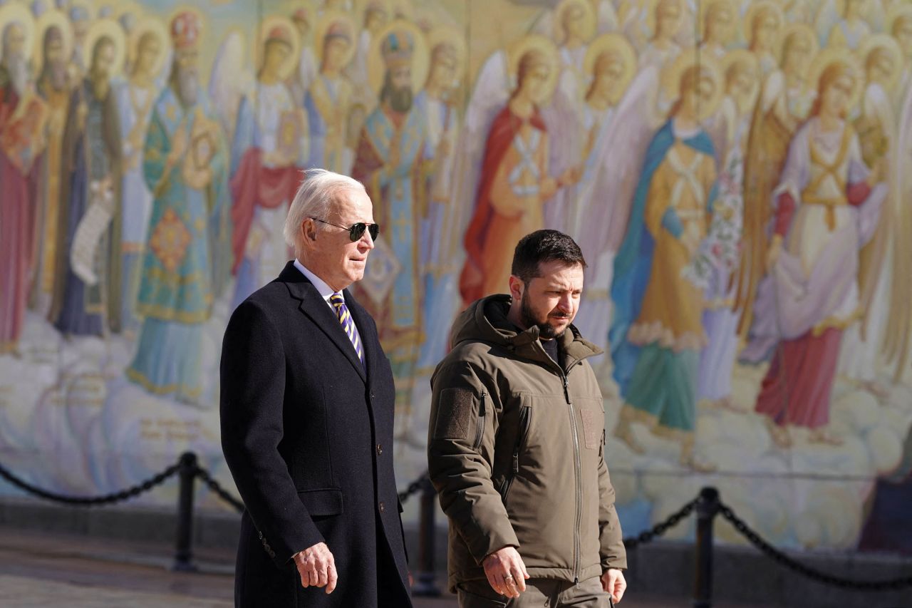 Το παρασκήνιο του ταξιδιού του Μπάιντεν στην Ουκρανία – Ο κορυφαίος διπλωμάτης της Κίνας στη Μόσχα