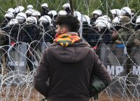 DW: Υποχωρεί η Κομισιόν στο «προσφυγικό»
