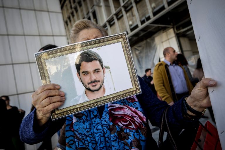 Μάριος Παπαγεωργίου: Συγκινεί η μητέρα του – «Να βρεθεί ό,τι έχει απομείνει από το παιδί μου» [vid]