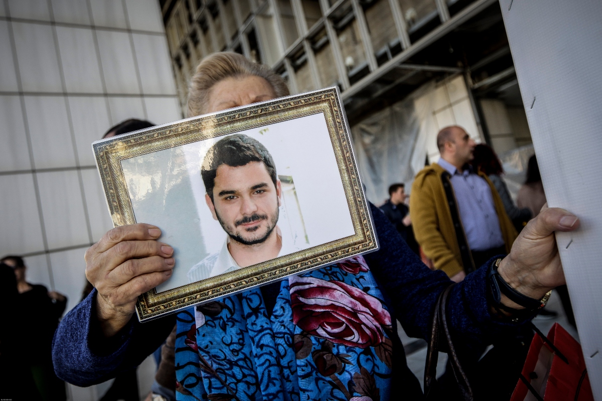 Μάριος Παπαγεωργίου: Συγκινεί η μητέρα του – «Να βρεθεί ό,τι έχει απομείνει από το παιδί μου» [vid]