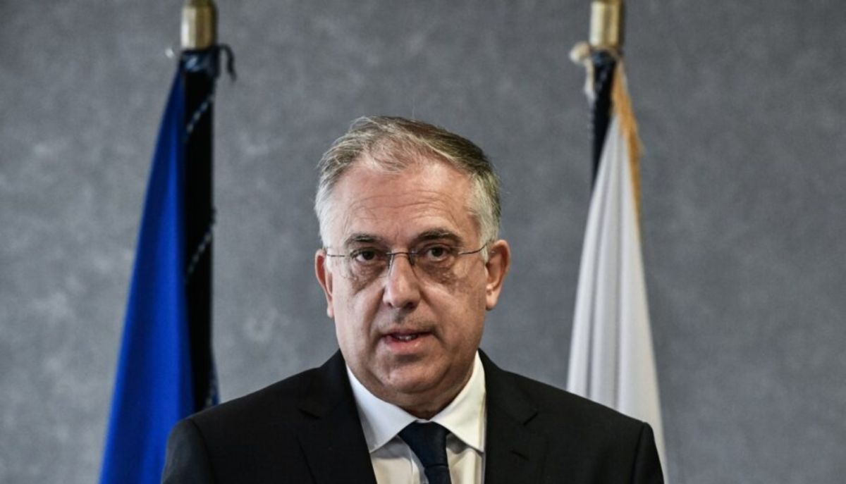 ΠτΔ με το οποίο αυξάνονται οι οργανικές θέσεις των αξιωματικών της ΕΛ.ΑΣ. υπέγραψε ο Τάκης Θεοδωρικάκος