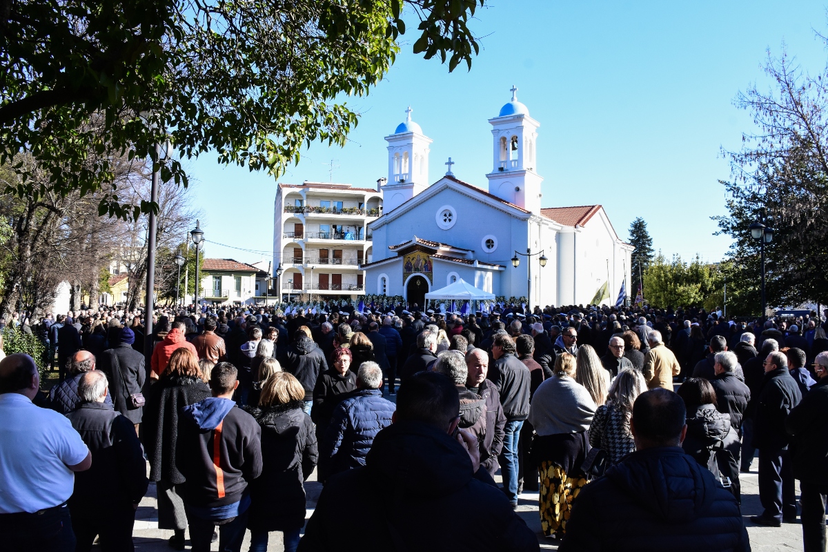Ύστατο χαίρε στον υποσμηναγό Τουρούτσικα, παρουσία ΠτΔ και πολιτικής ηγεσίας [vid]