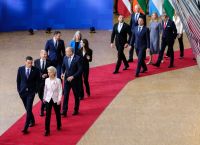 “Φειδωλή” σε δεσμεύσεις η ΕΕ έναντι του Ζελένσκι