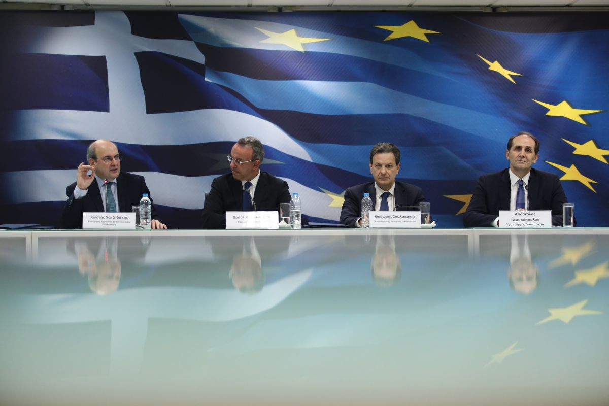 Έκτακτη ενίσχυση συνταξιούχων: Δείτε live τις δηλώσεις για την εξειδίκευση των νέων παρεμβάσεων