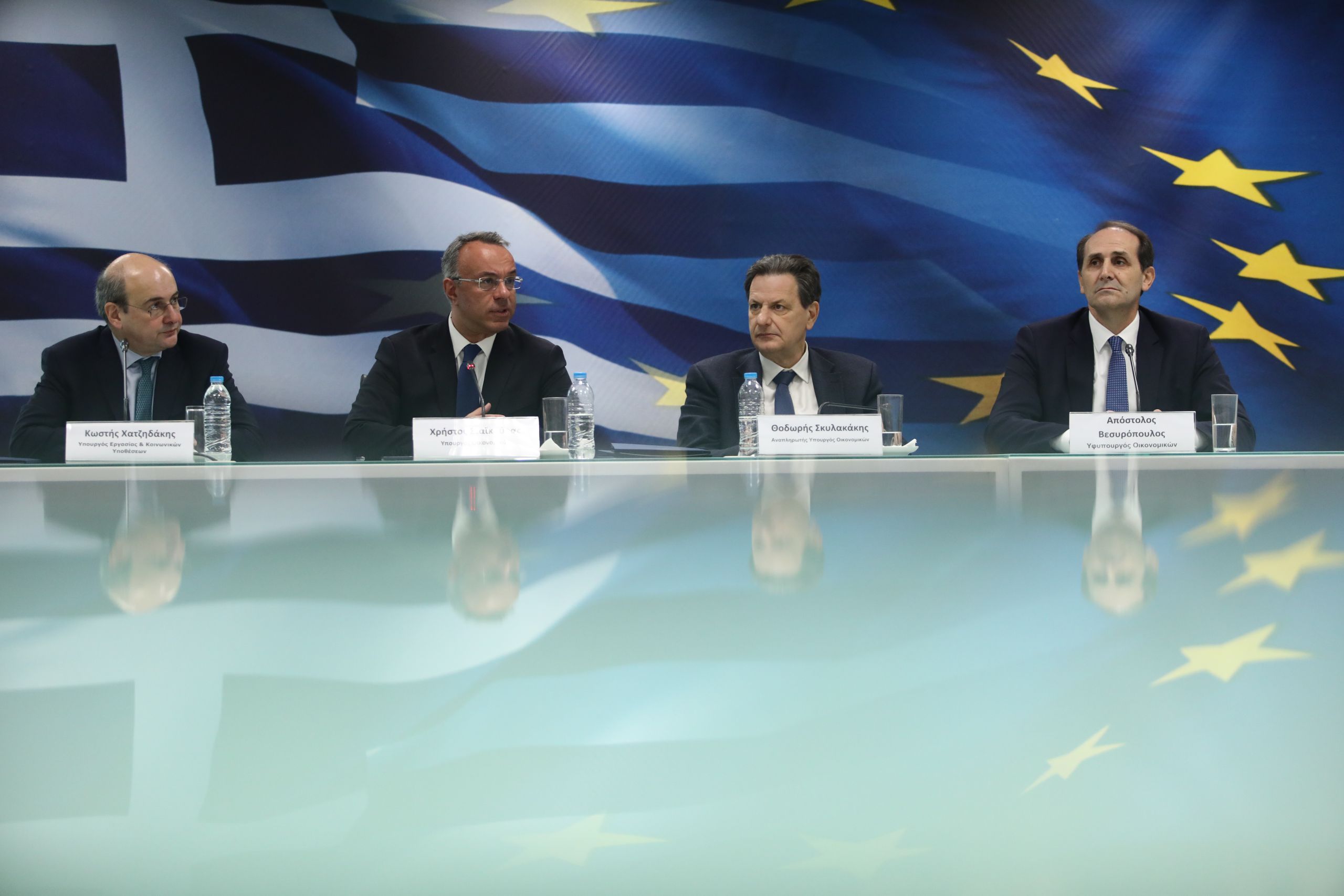 Greek gov’t unveils new package of support measures worth 800 million euros